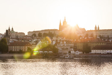 Tschechische Republik, Prag, Hradschin, Vltlava bei Sonnenuntergang - WDF04137