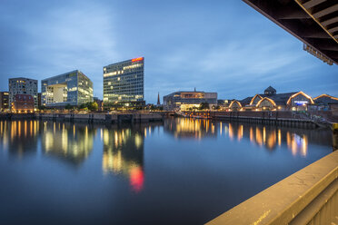 Deutschland, Hamburg, Blick von der Oberhafenbrücke auf die Ericusspitze und die Deichtorhallen - KEB00616