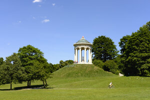 Deutschland, München, Englischer Garten, Blick auf den Monopteros - SIE07498