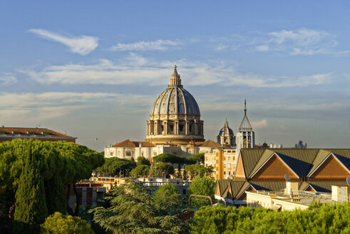 Italien, Rom, Blick auf den Petersdom - LBF01638