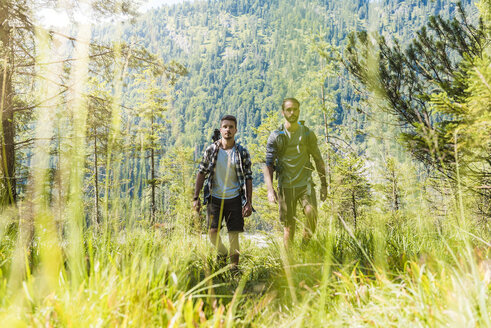 Germany, Bavaria, two friends hiking - DIGF02778