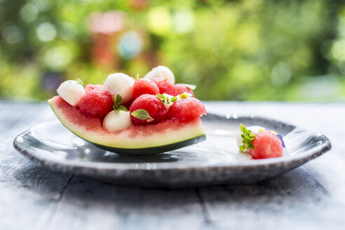 Wassermelonensalat mit Mozzarella und Basilikum - SARF03367