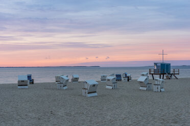 Germany, North Frisia, Sylt, Hoernum, beach with hooded beach chairs at sunrise - KEBF00624