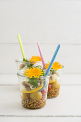 Jars of salad to go with spelt, cherry tomatoes, zucchini, walnuts, parsley, mozzarella and edible flowers - ECF01890