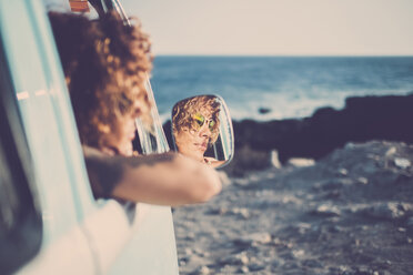 Wing mirror with mirror image of woman looking out of a car - SIPF01727