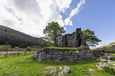 UK, Schottland, Glenelg, Eisenzeitlicher Broch Dun Telve - FOF09328