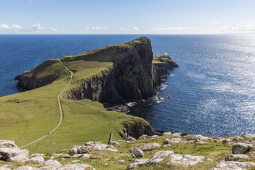 UK, Schottland, Innere Hebriden, Isle of Skye, Leuchtturm am Neist Point - FOF09332