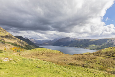 UK, Schottland, Dornie, Blick auf Loch Duich - FOF09342