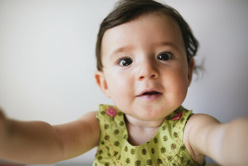 Portrait of baby girl stretching out her arms on white background - GEMF01799