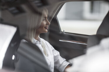 Businesswoman in car - VPIF00035