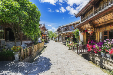 China, Yunnan, Lijiang, malerische Gasse in der Altstadt - THAF02001