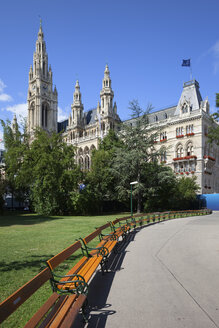 Österreich, Wien, Blick auf das Rathaus - ABOF00253