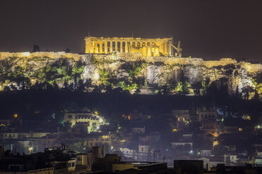 Griechenland, Athen, beleuchtete Akropolis bei Nacht - THAF02019
