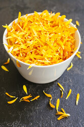 Calendula petals in a bowl - HAWF00971