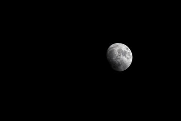 Deutschland, München, Mond am Nachthimmel - MMAF00126