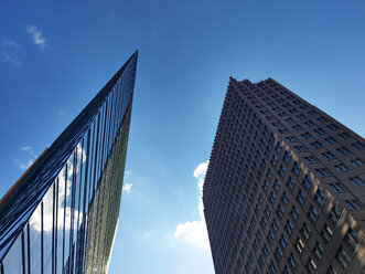 Deutschland, Berlin, Potsdamer Platz, blauer Himmel - NGF00403