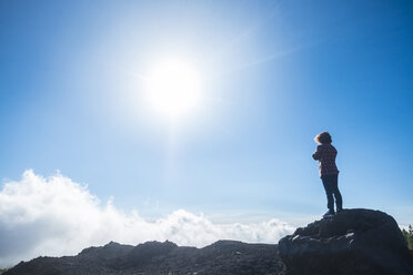 Spain, Tenerife, woman on El Teide vulcano - SIPF01750