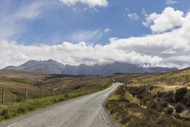 UK, Schottland, Innere Hebriden, Isle of Skye, Feldweg - FOF09346