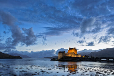 UK, Scotland, Dornie, Loch Duich, Eilean Donan Castle at sunset - FOF09357