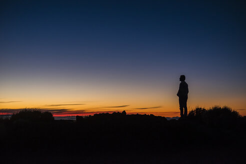 Spain, Tenerife, man on El Teide vulcano at twilight - SIPF01753