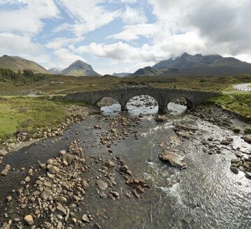 UK, Scotland, Isle of Skye, Sligachan, bridge - CLPF00143