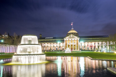 Germany, Wiesbaden, lighted Kurhaus with fountain in the foreground - PUF00718