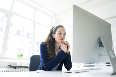 Businesswoman working at desk - JOSF01772