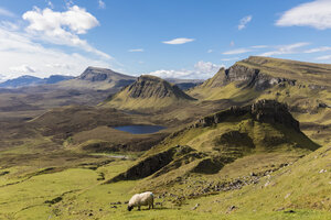 UK, Schottland, Innere Hebriden, Isle of Skye, Trotternish, Quiraing, Blick auf Loch Cleat - FOF09370