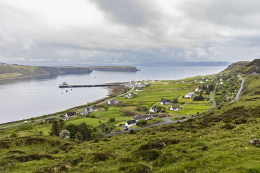 UK, Scotland, Inner Hebrides, Isle of Skye, Trotternish, Uig Bay, Uig - FOF09384