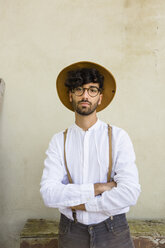 Portrait of man wearing old-fashioned clothes - MGIF00135