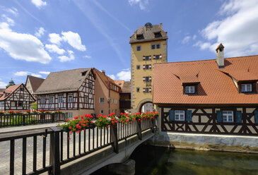 Germany, Bavaria, Franconia, ersbruck, Water gate at Pegnitz river - SIEF07521