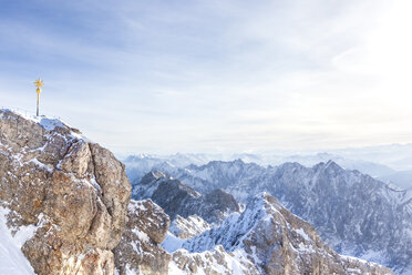 Germany, Bavaria, Jubilaeumsgrat, view from Zugspitze to Wetterstein mountains - MMAF00143