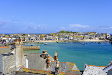 UK, England, Cornwall, St Ives, Stadtbild mit Hafen - SIEF07552