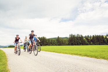 Germany, Bavaria, Pfronten, family riding mountain bikes in the countryside - PNPF00039