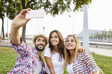 Three friends taking a selfie in park - JRFF01456