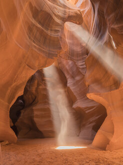 USA, Arizona, sunbeams in Antelope Canyon - TOVF00096