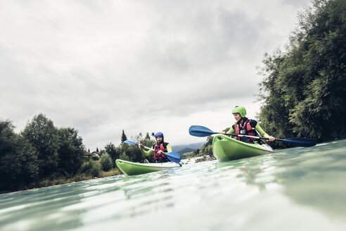 Germany, Bavaria, Allgaeu, couple kayaking on river Iller - PNPF00068