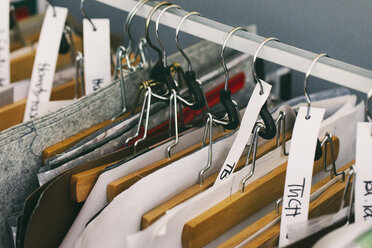 Clothes rail in tailor shop - JUBF00274