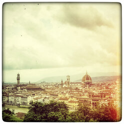 Italien, Toskana, Florenz, Stadtbild vom Piazzale Michelangelo aus gesehen - PUF00750