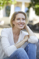 Portrait of laughing blond woman - PNEF00015