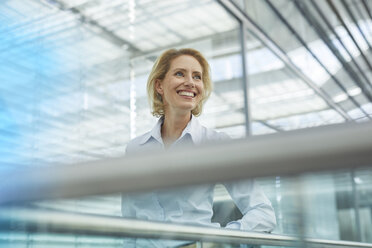 Portrait of laughing businesswoman - PNEF00034