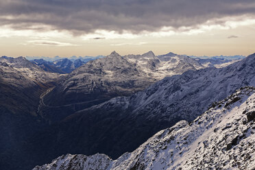 Österreich, Tirol, Ötztal, Sölden, Blick vom Gaislachkogel auf die Ötztaler Alpen - GFF01023