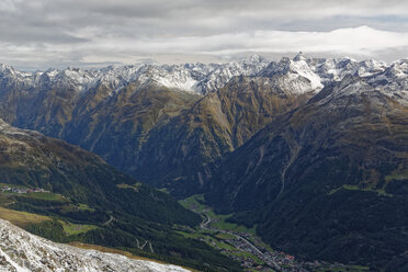 Österreich, Tirol, Ötztal, Blick vom Gaislachkogel auf Ötztaler Alpen und Sölden - GFF01025