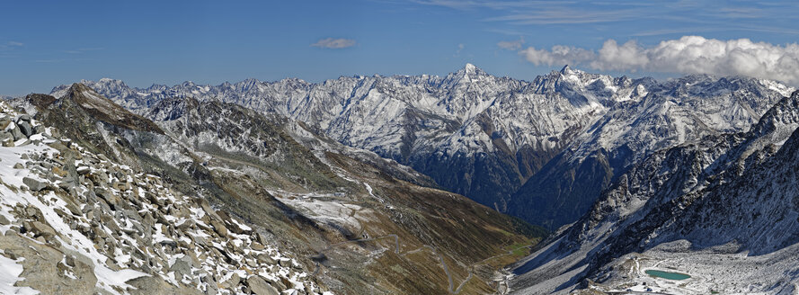 Österreich, Tirol, Ötztal, Sölden, Schwarze Schneid, Blick auf Ötztaler Gletscherstraße und Ötztaler Alpen - GFF01047