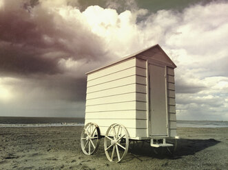 Belgium, Flanders, beach cabin on the North Sea beach - GWF05266