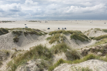 Dänemark, Romo, Autos am Strand - HWOF00216