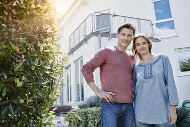 Portrait of couple in front of their home - RORF01018