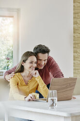 Happy couple at home shopping online - RORF01026
