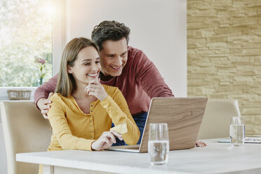 Happy couple at home shopping online - RORF01037