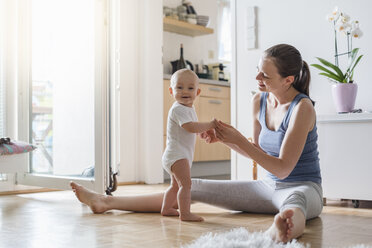 Portrait of happy baby girl with mother at home - DIGF02895